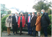 Béatrice Duguépéroux, Benoît Sohier, Marie-Pierre Védrenne, Ludovic Coulombel, Christophe Hervé, Catherine Saint-James et David Buisset, devant l’armoire de rue.